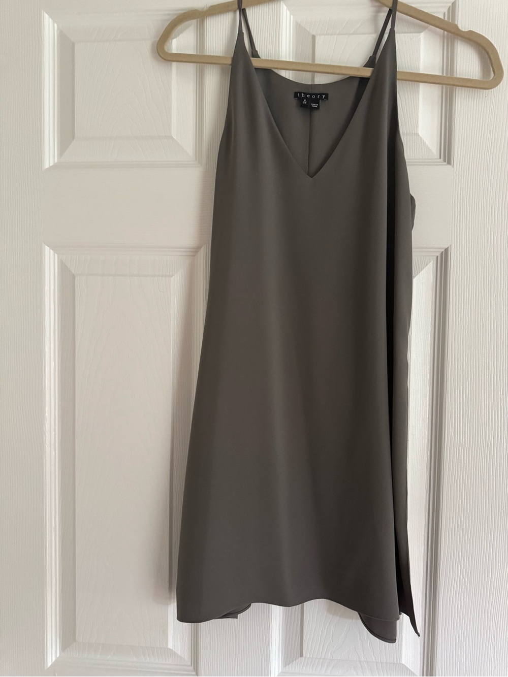 Theory Awenna grey 100% silk sleeveless tunic- slits on side - top